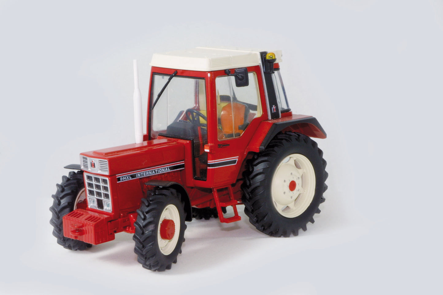 IH International 844