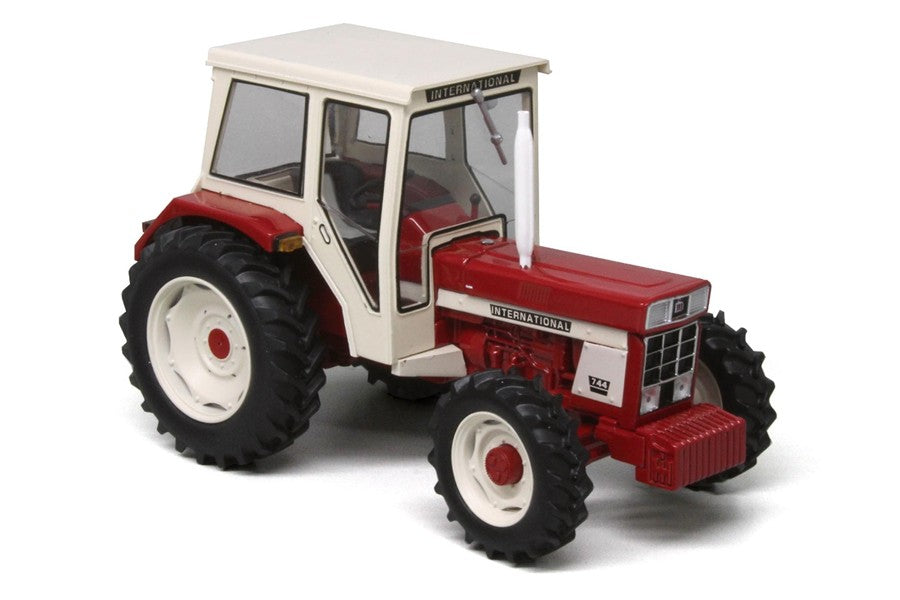 IH International 744