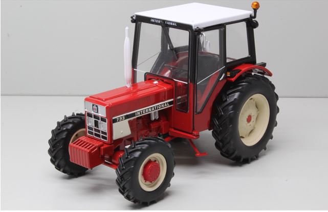 IH International 733 mit Kabine
