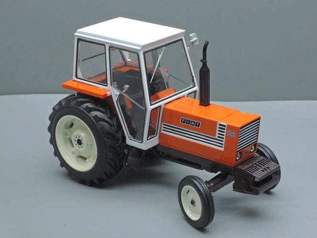 Fiat 880 2WD mit Kabine