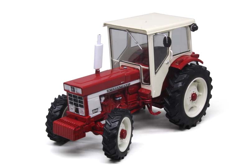 IH International 1246 4WD mit Kabine