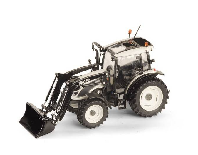 Valtra A 4 104 mit Frontlader
