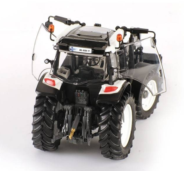Valtra A 4 104 mit Frontlader