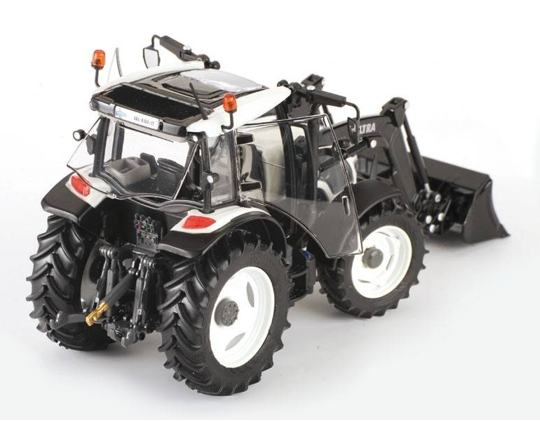 Valtra A 4 104 mit Frontlader
