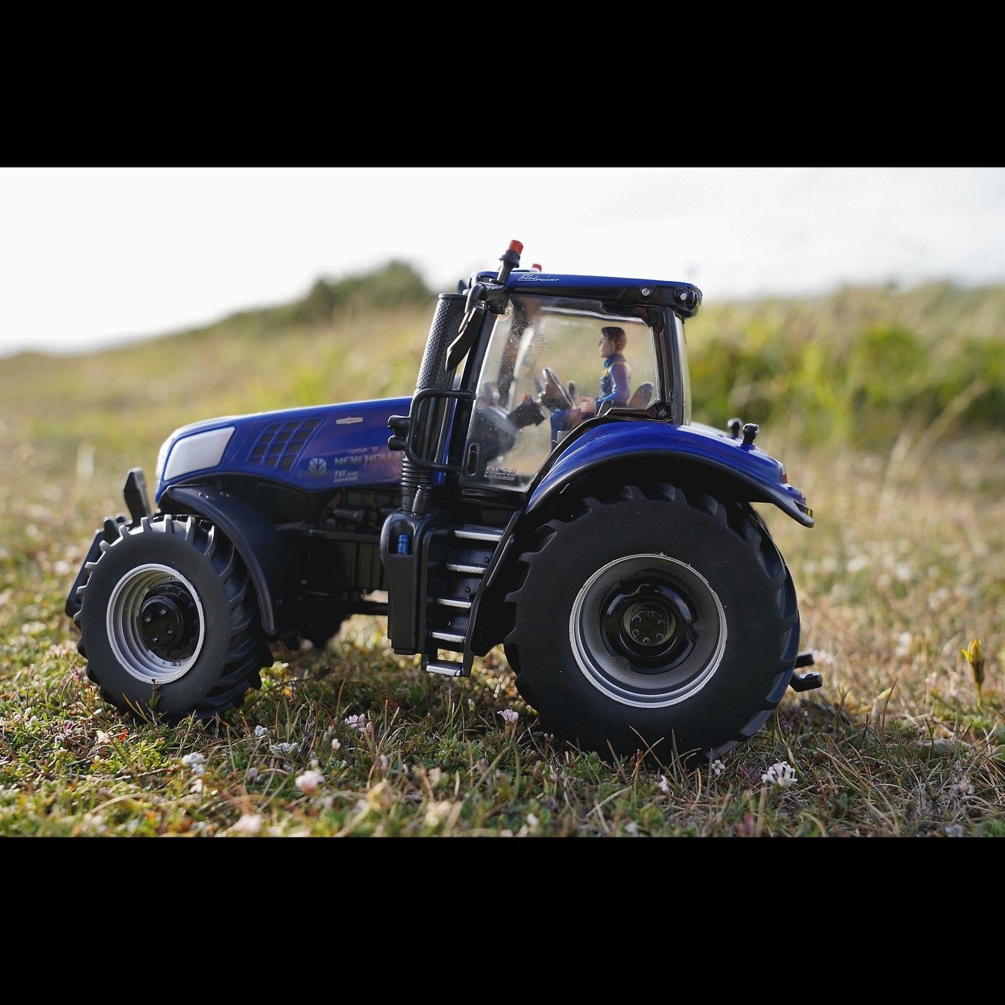 New Holland T 8.435 Blue Power