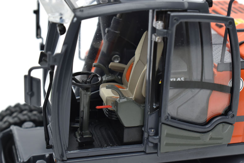 Atlas 160W wheeled Excavator with Nokian tires