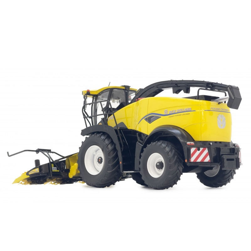 New Holland FR650 mit neuen Aufklebern und Maishäcksler Limited Edition