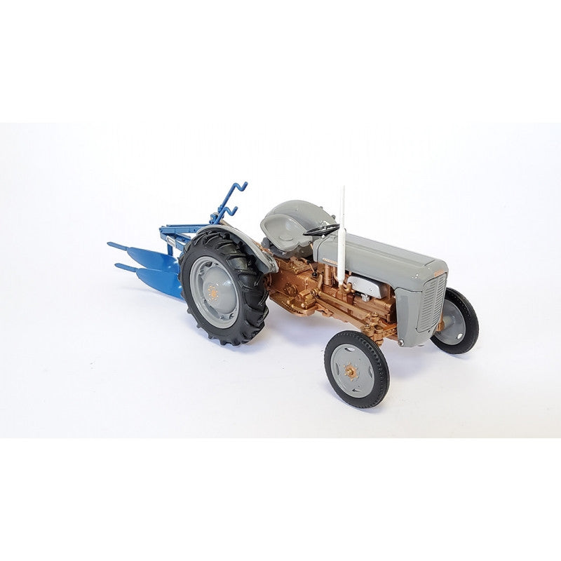 Ferguson FE-35 mit Ransomes-Pflug