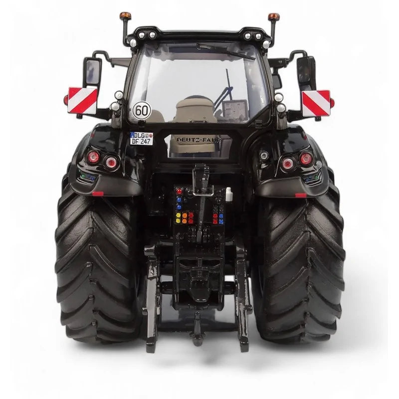 Deutz-Fahr 7250 TTV Warrior Edition in Glanzschwarz
