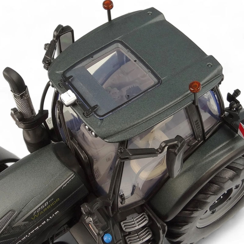 Deutz-Fahr 7250 TTV Warrior Edition Mattgrün 1000 Stück Limitierte Auflage