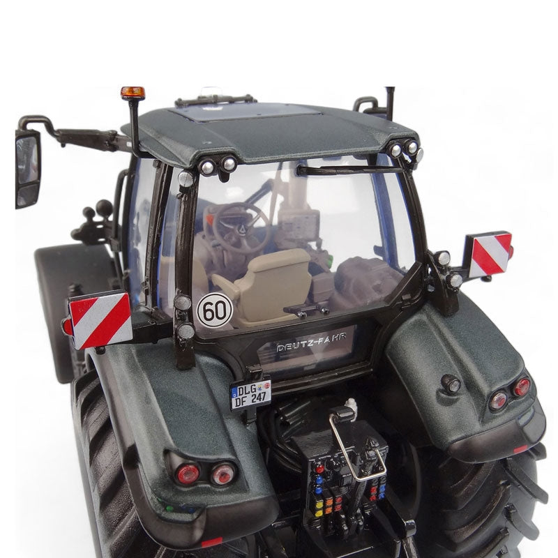 Deutz-Fahr 7250 TTV Warrior Edition Mattgrün 1000 Stück Limitierte Auflage