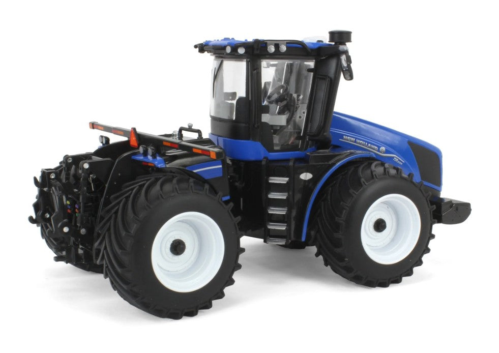 New Holland T9.700 Traktor mit LSW-Reifen
