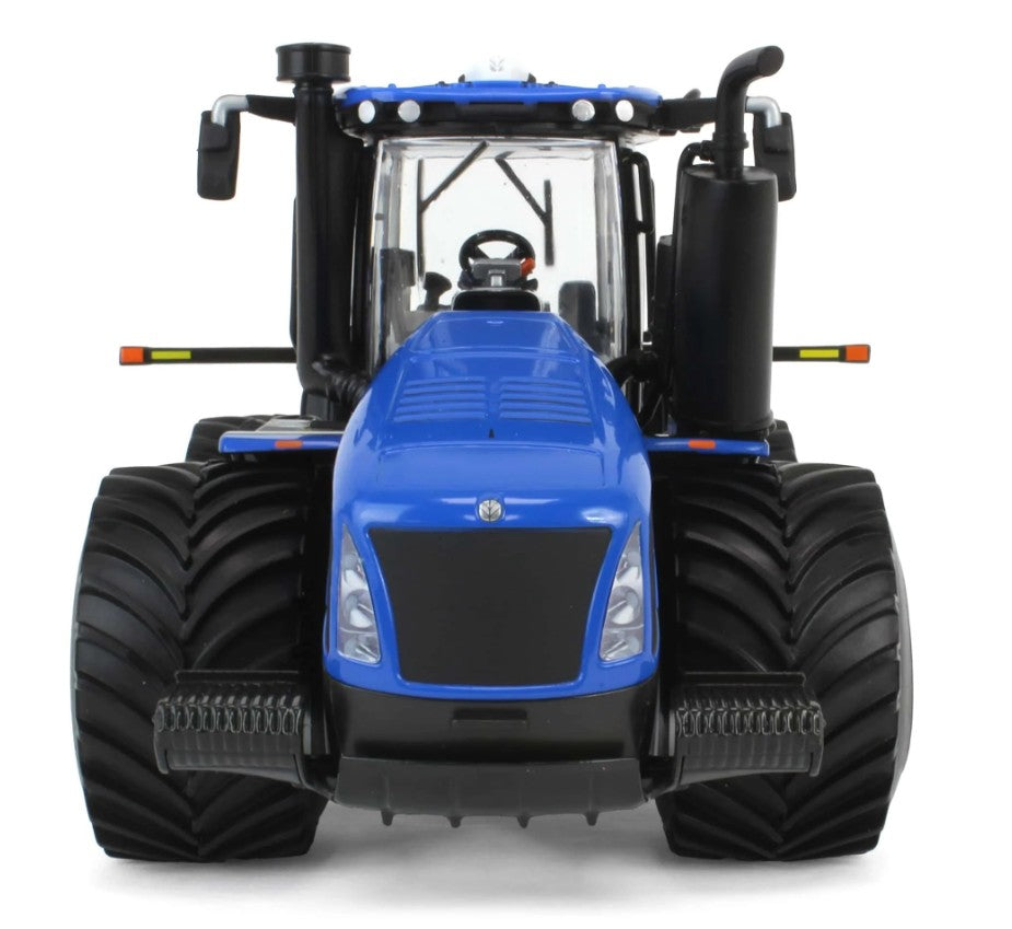 New Holland T9.700 Traktor mit LSW-Reifen