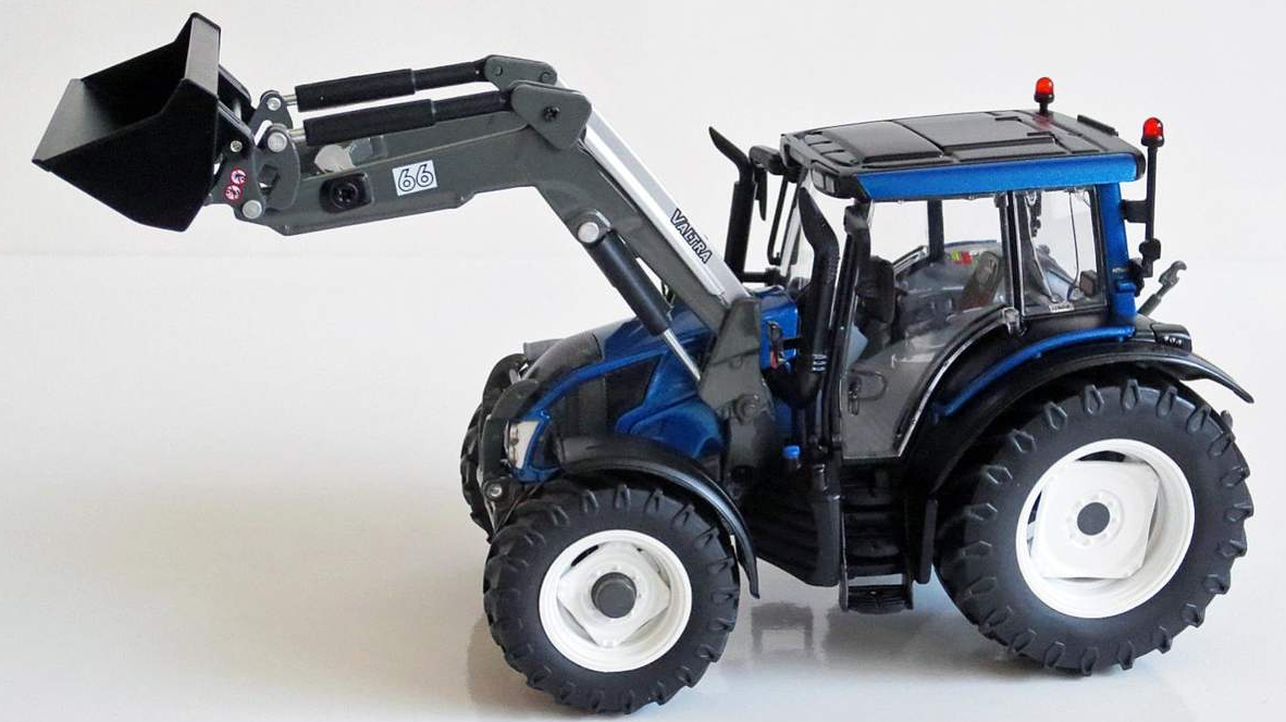 Valtra N113 HT3 in grau mit Frontlader