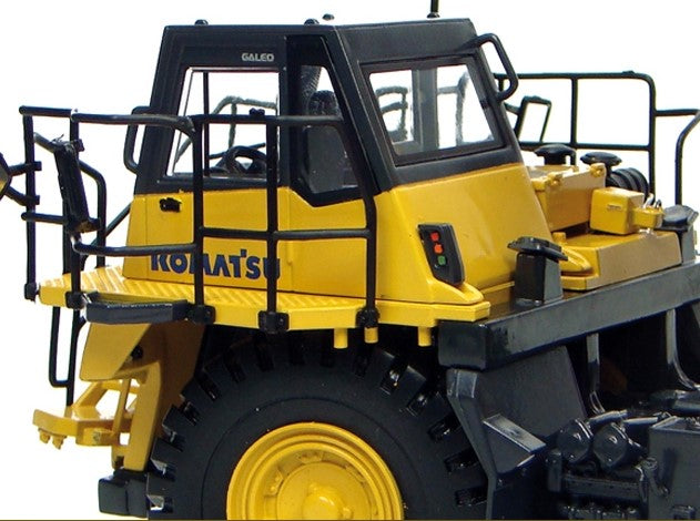 Komatsu HD605 Highway Muldenkipper