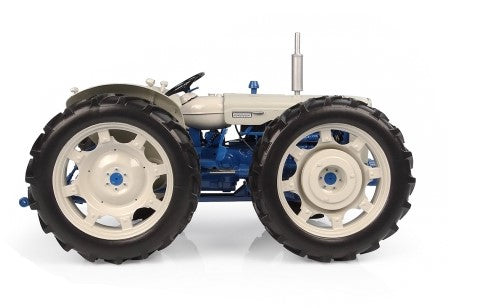 UH 2781 County Super 4 Tractor