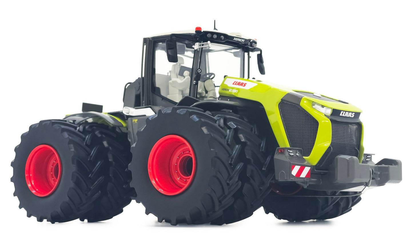 Claas Xerion 12.590 Trac mit Duals