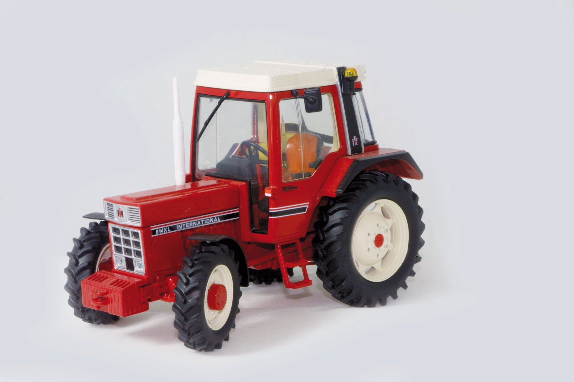 IH International 844