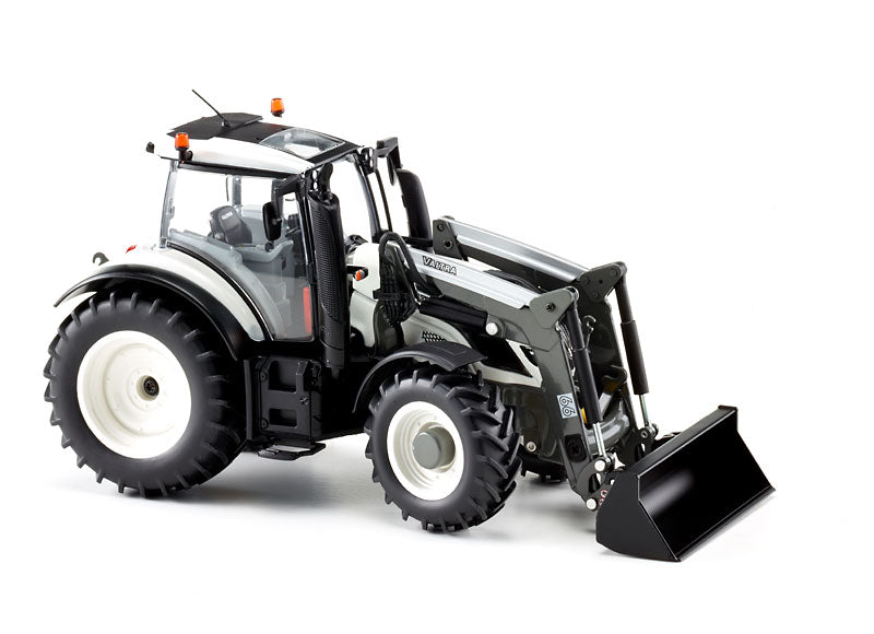 Valtra T174 mit Frontlader