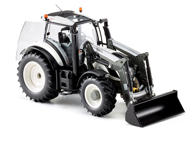 Valtra T174 mit Frontlader