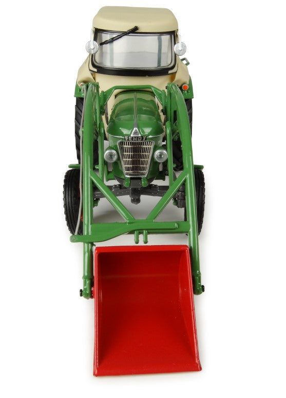 Fendt Farmer 2 mit Verdeck und Baas Frontlader