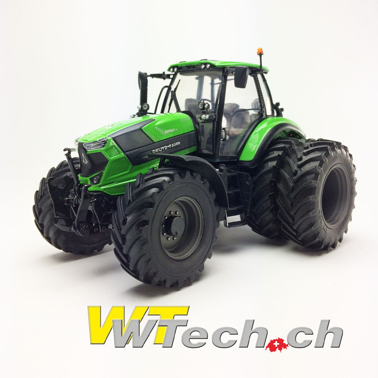 Deutz-Fahr Agrotron 7250 TTV mit Doppelreifen