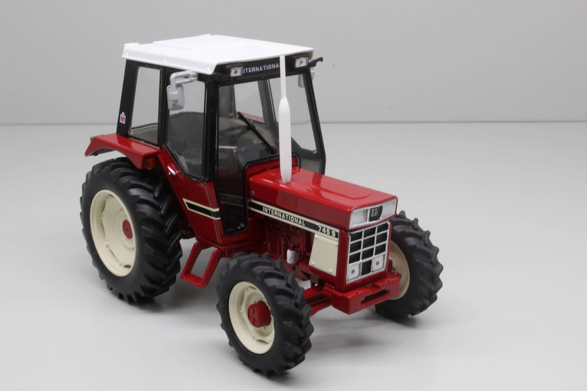 IH International 745 S 4WD