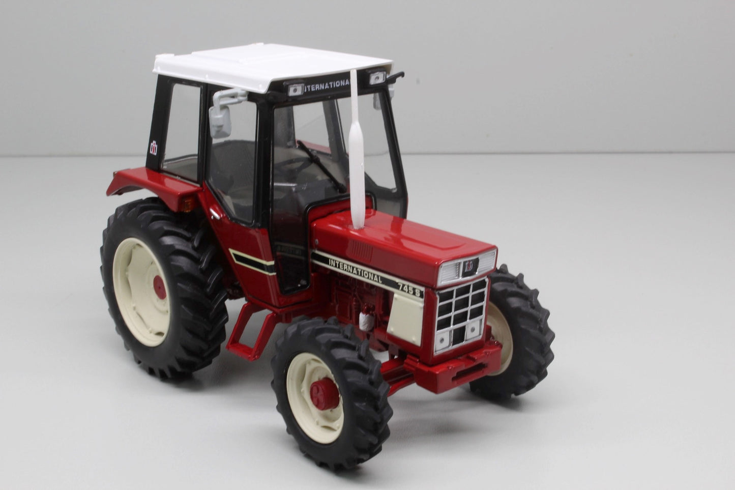 IH International 745 S 4WD
