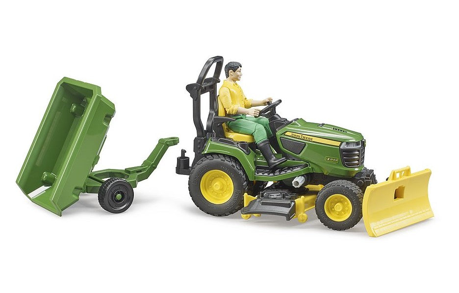 John Deere Aufsitzrasenmäher mit Anhänger und Gärtner