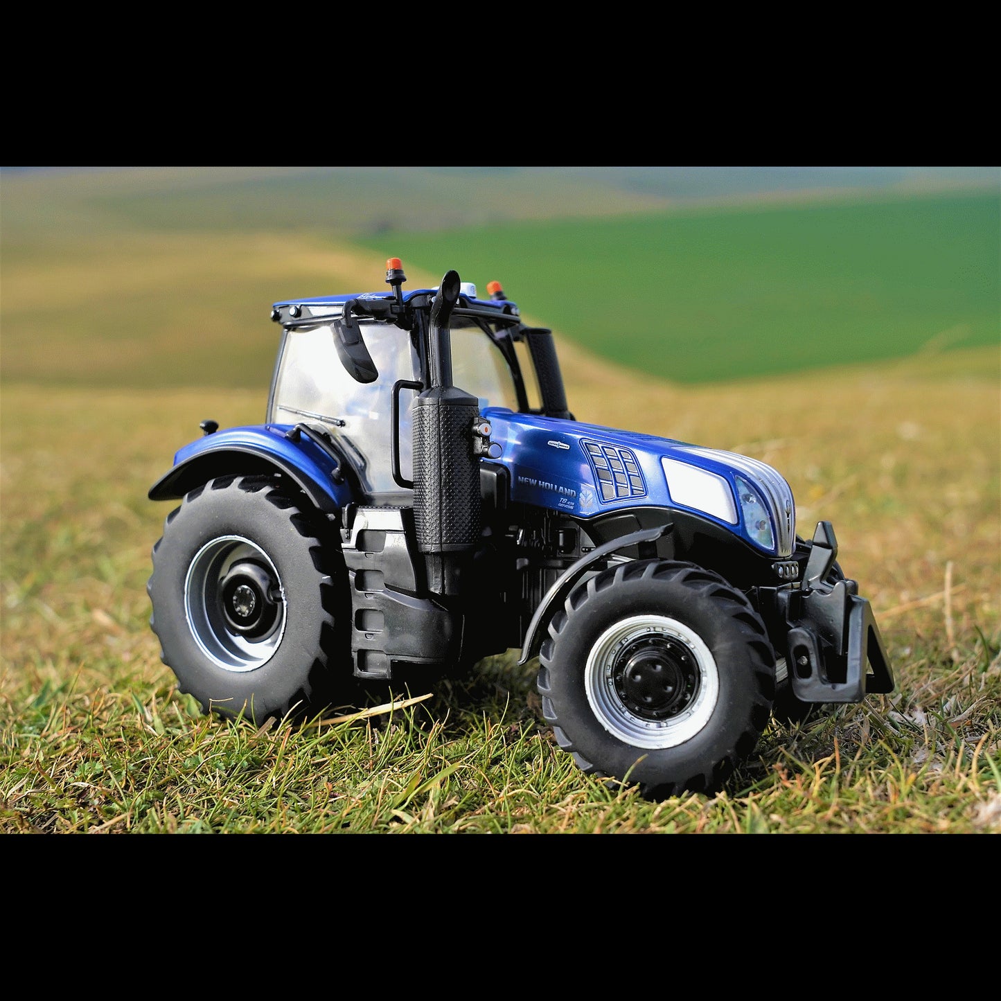 New Holland T 8.435 Blue Power