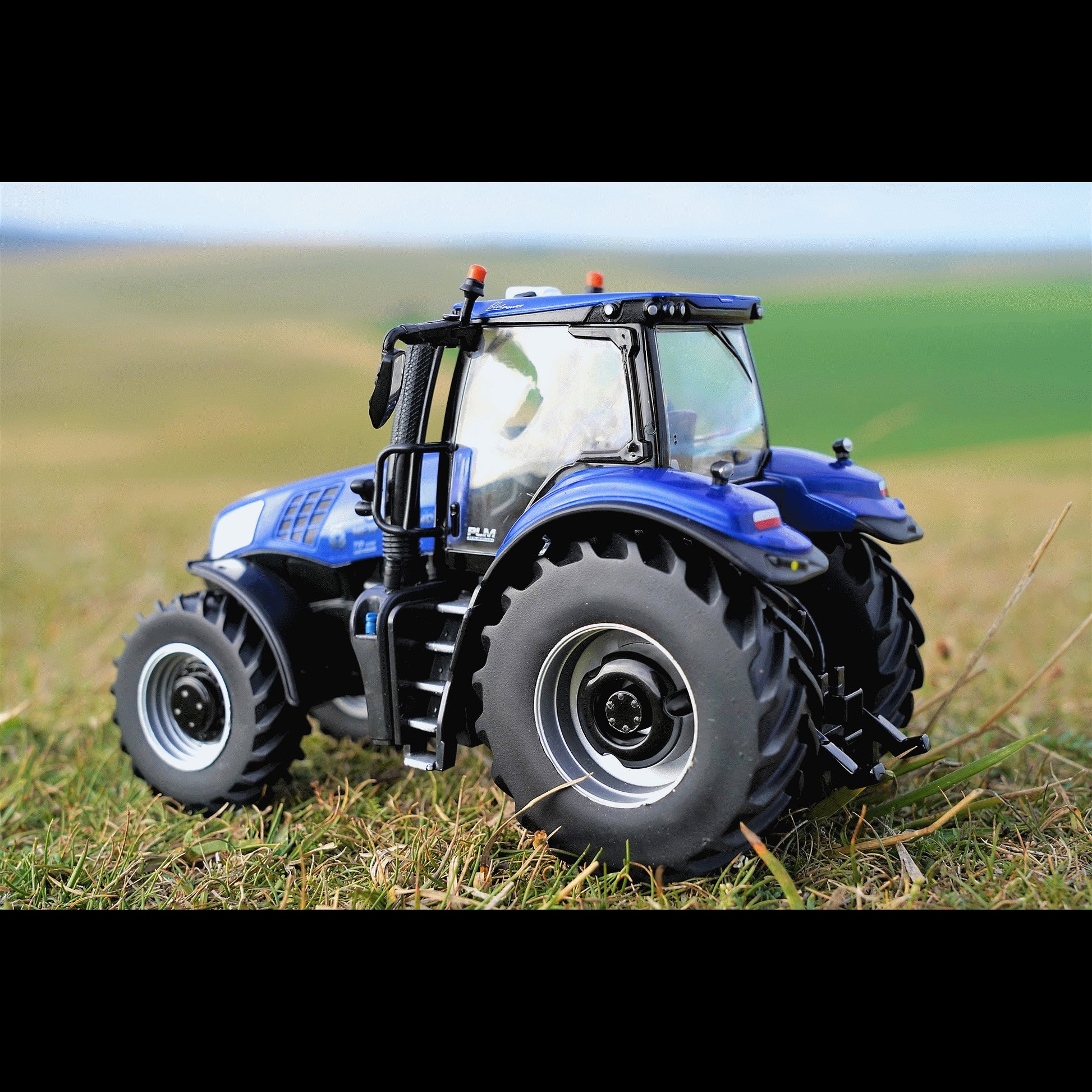 New Holland T 8.435 Blue Power