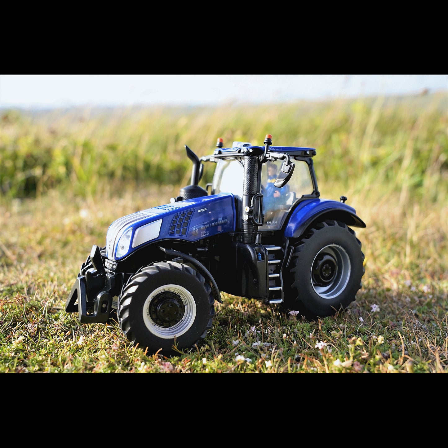 New Holland T 8.435 Blue Power