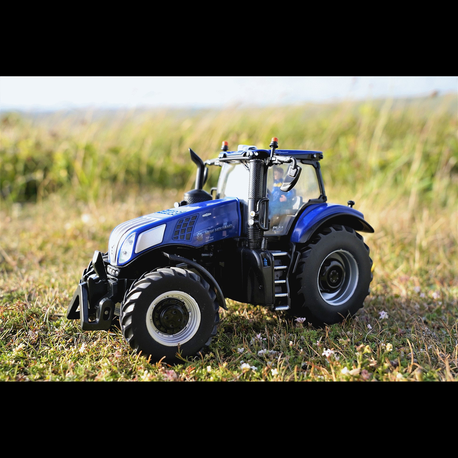 New Holland T 8.435 Blue Power
