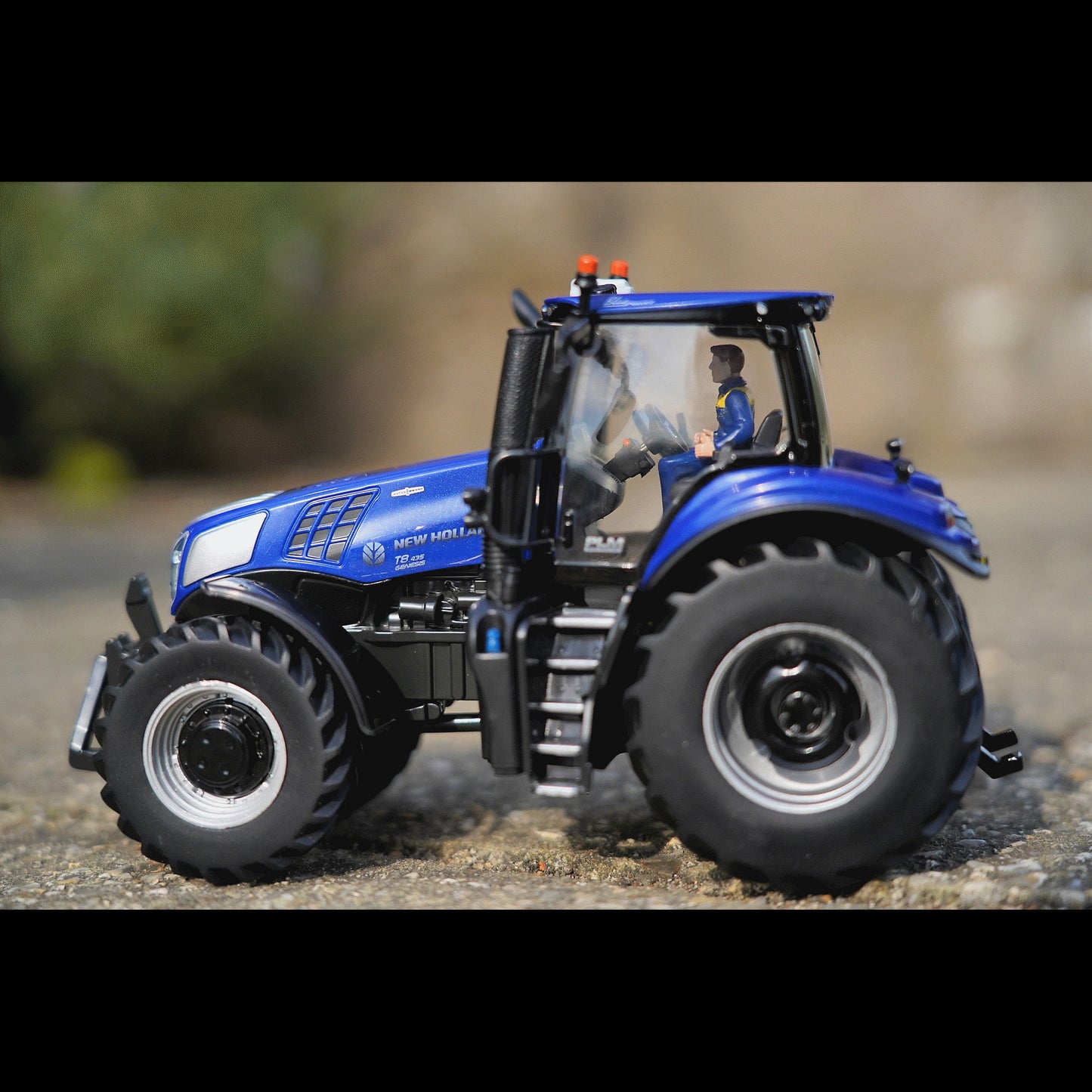 New Holland T 8.435 Blue Power