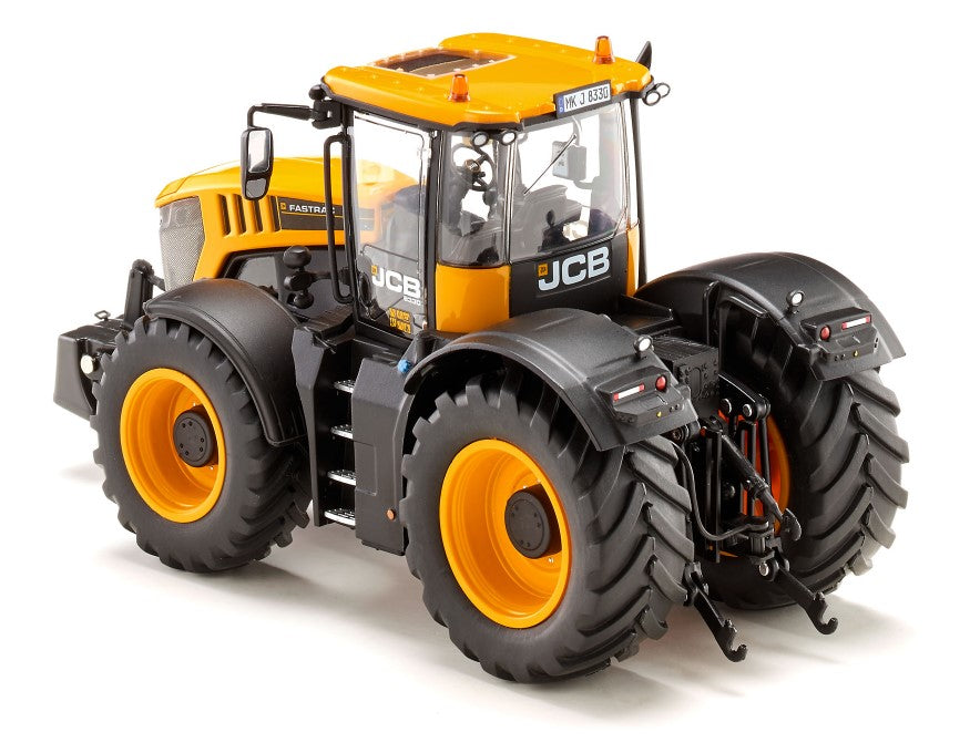 JCB Fastrac 8330