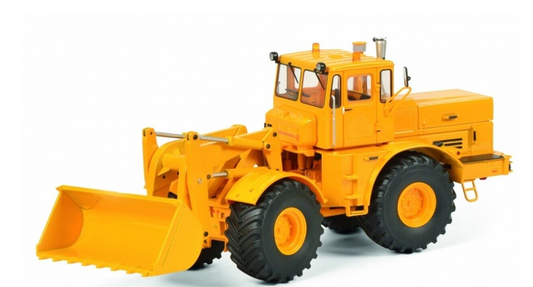 Kirovets K-700 M mit Hecklader