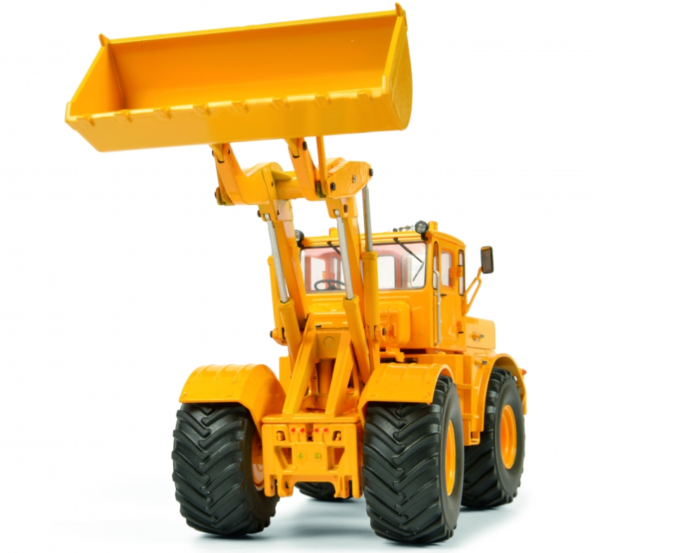 Kirovets K-700 M mit Hecklader