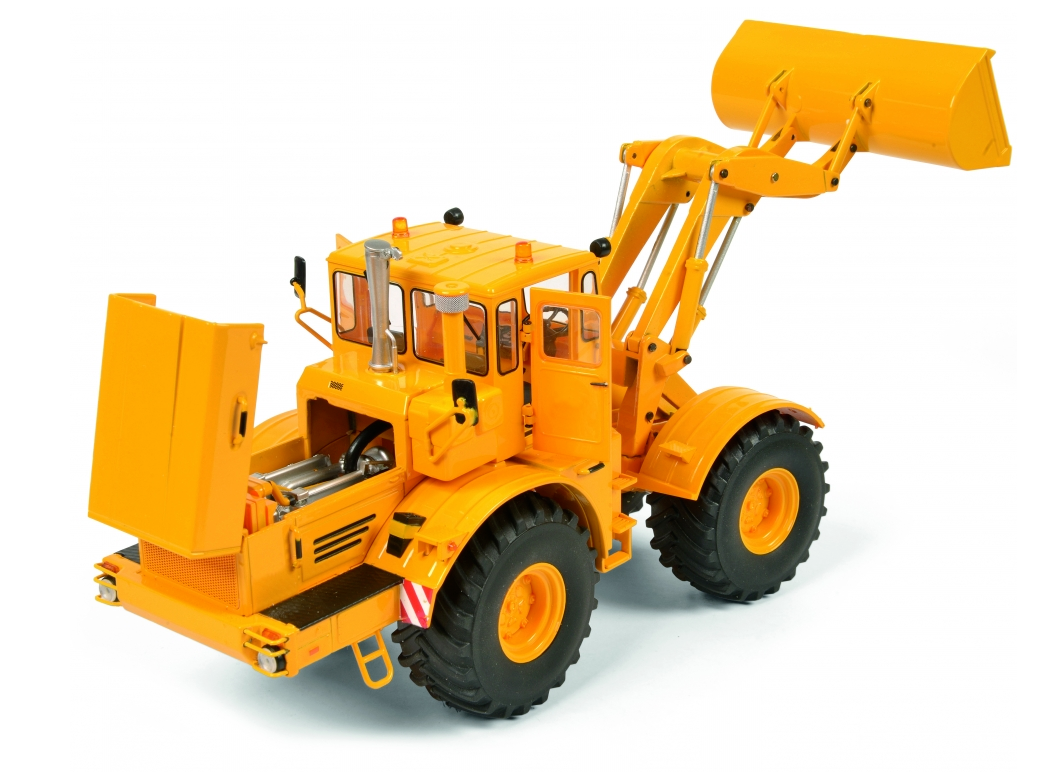 Kirovets K-700 M mit Hecklader