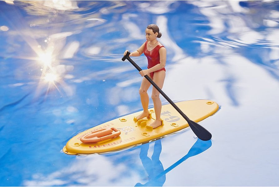 Rettungsschwimmerin mit SUP-Board