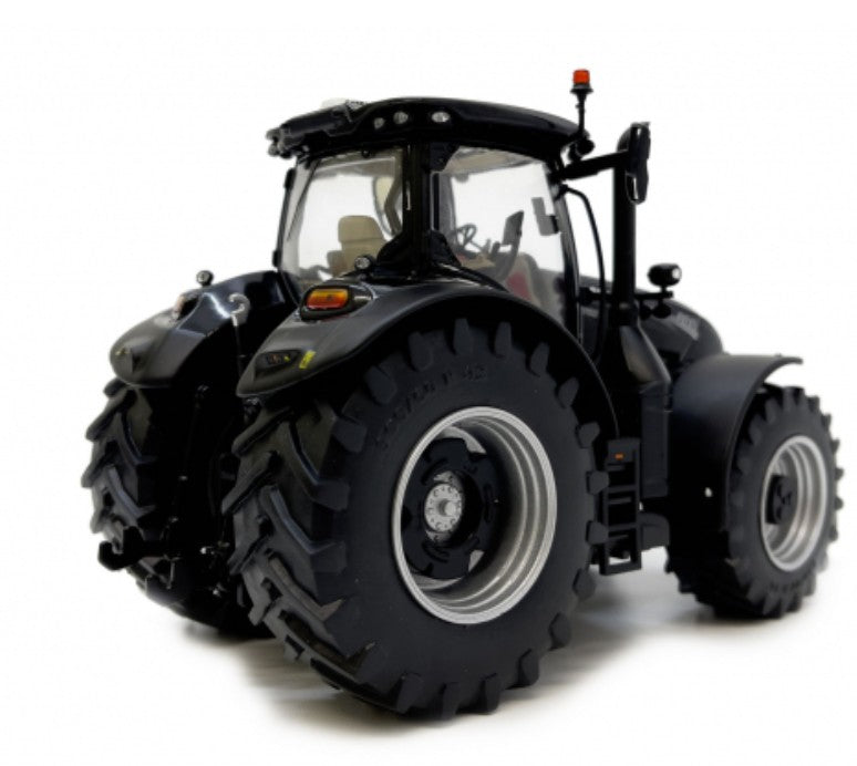Case IH Optum 300 CVXDrive Black Edition