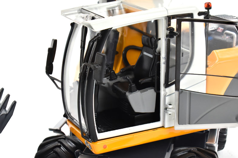 Liebherr A916 Mobilbagger mit Nokian-Reifen.