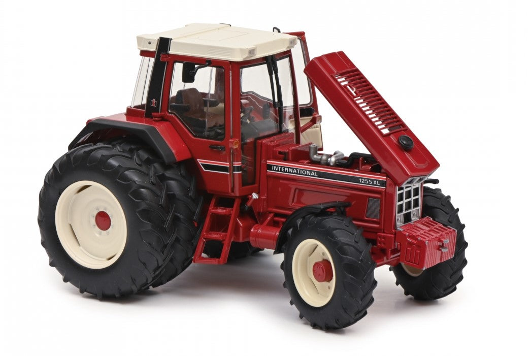 International 1455 XL