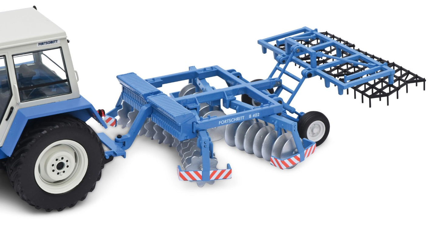 Fortschritt B200 und Fortschritt Egge B402