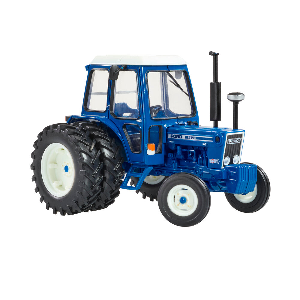 Ford 7600 mit Zwillingsbereifung