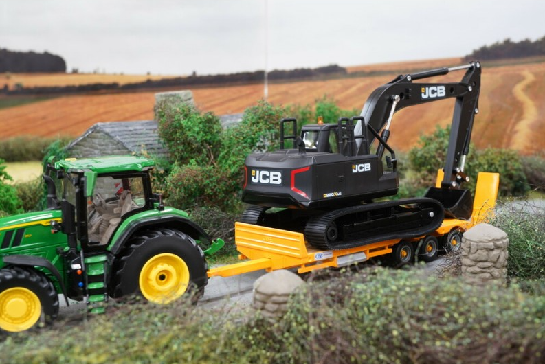 JCB 220X LC Bagger in limitierter schwarzer Ausführung