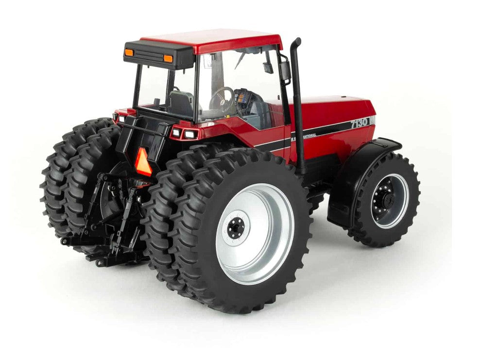 Case IH Magnum 7130 mit Doppelbereifung Prestige Kollektion