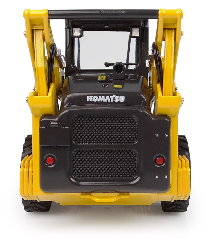 Komatsu SK820 mit 2 Anbaugeräten