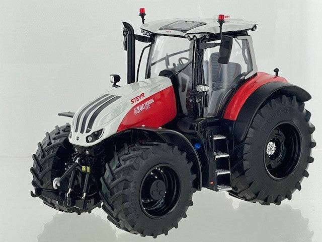 Steyr 6340 Terrus CVT mit schwarzen Felgen