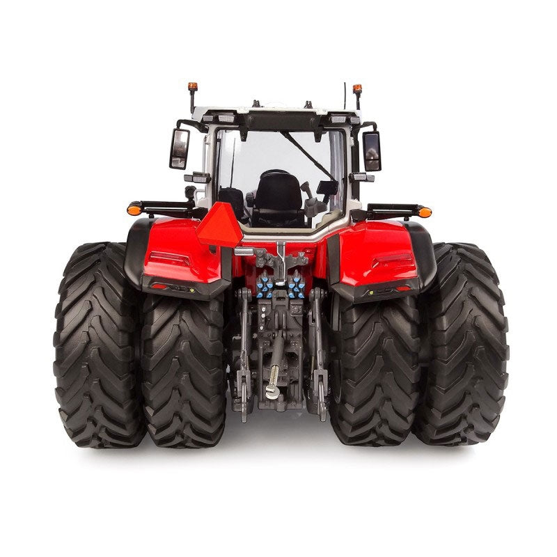 Massey Ferguson 9S.425 mit Zwillingsreifen