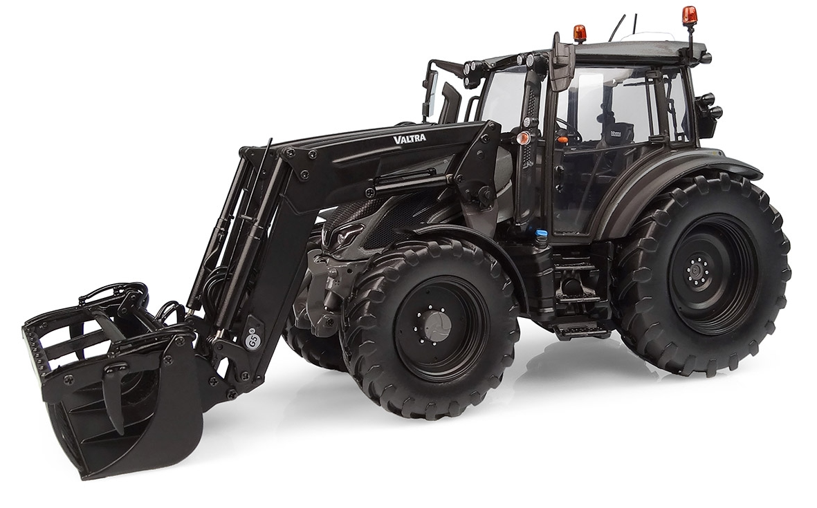 Valtra G135 mit Frontlader in Titangrau